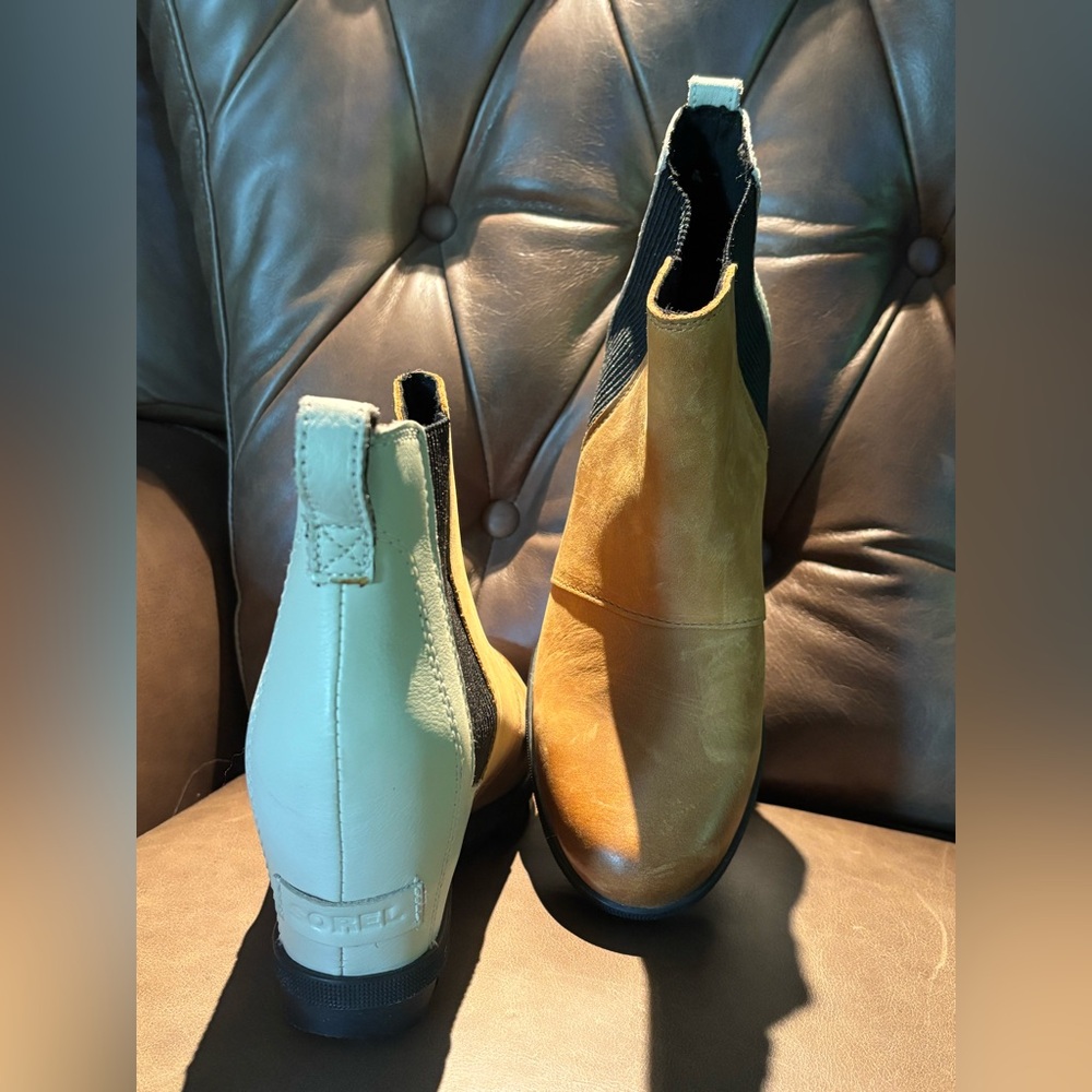 *NEW* Sorel Women's Tan Leather Wedge Chelsea Boots with Black Elastic - Picture 7 of 7